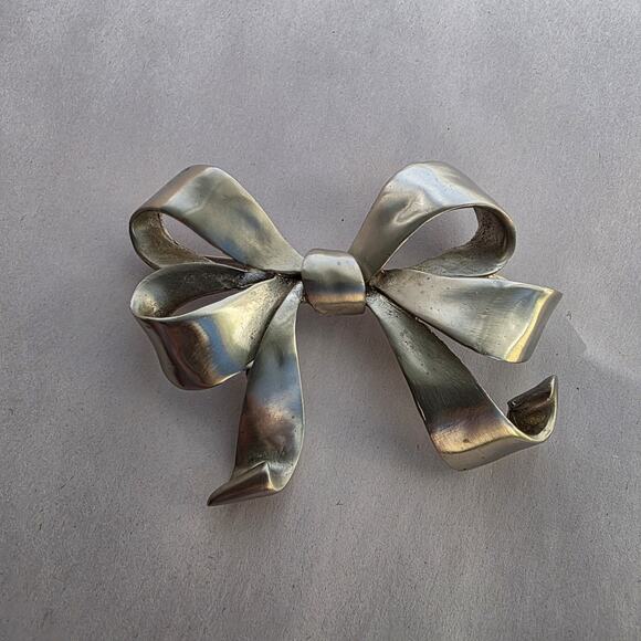 Vintage Large Bow Pin Brooch Designer Signed LES BERNARD Ribbon Silver Tone - Picture 5 of 9